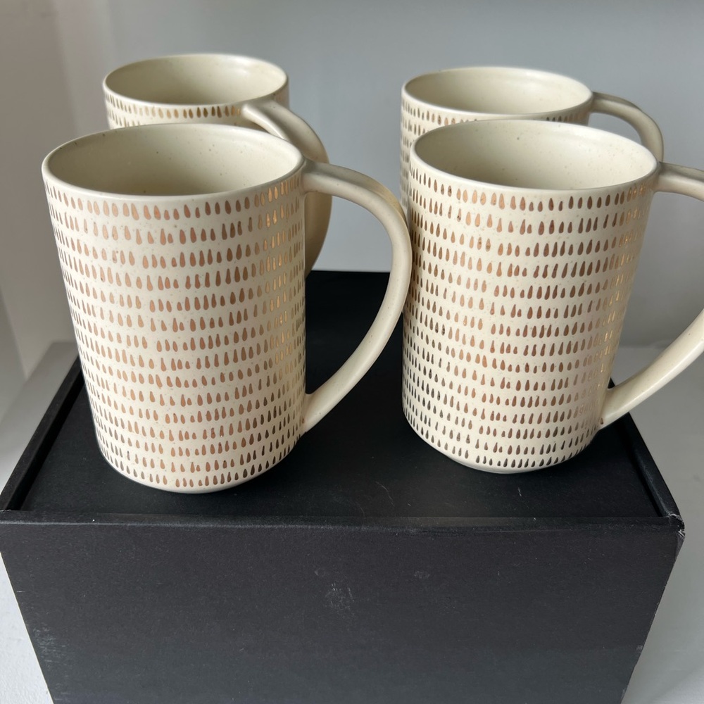 Calvin Klein Cream and Gold Dining Mugs Set 16oz - Picture 2 of 7